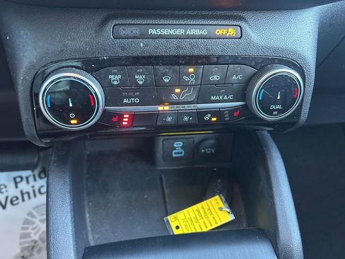 Used 2022 Ford Escape Titanium w/ Class II Trailer Tow Package image 24