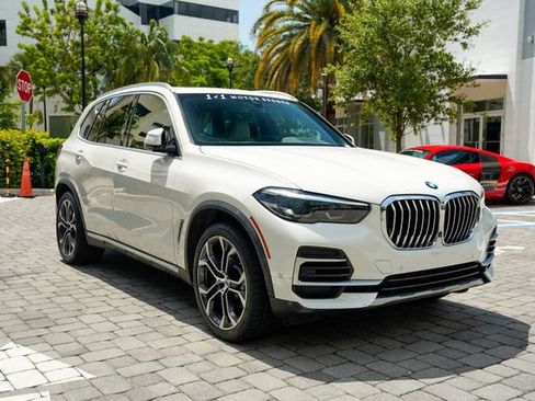 Used 2023 BMW X5 xDrive40i w/ Parking Assistance Package AWD/4WD image 38