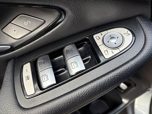 Used 2020 Mercedes-Benz GLC 300 4MATIC image 13