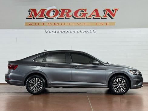 Used 2021 Volkswagen Jetta SE image 2