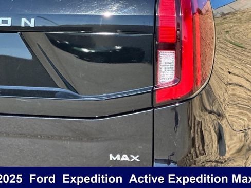 Used 2025 Ford Expedition Max Active AWD/4WD image 39