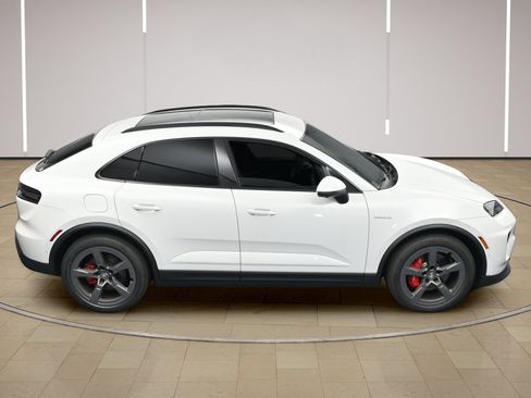 Certified 2025 Porsche Macan 4S Electric AWD/4WD image 38