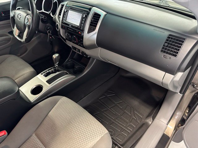 Used 2015 Toyota Tacoma 4x4 Access Cab V6 w/ SR5 Package image 17