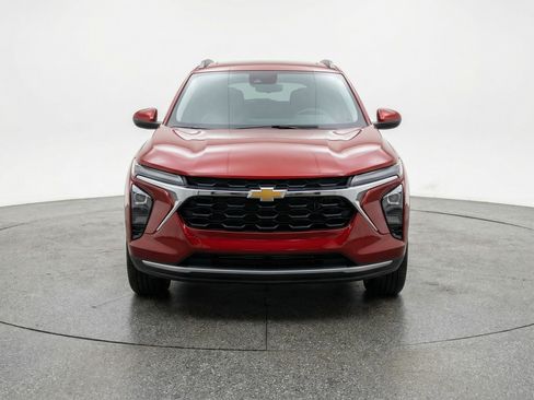 Used 2025 Chevrolet Trax LT FWD image 2