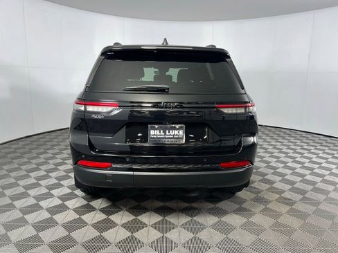 Used 2025 Jeep Grand Cherokee Altitude image 9