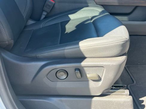 Used 2024 GMC Sierra 2500 SLT w/ SLT Convenience Package image 15