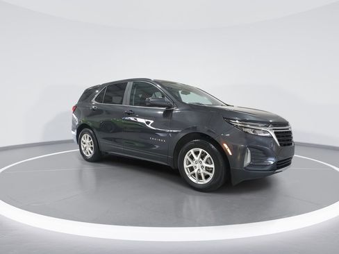Used 2023 Chevrolet Equinox LT image 2