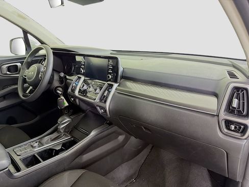 Used 2023 Kia Sorento LX FWD image 30