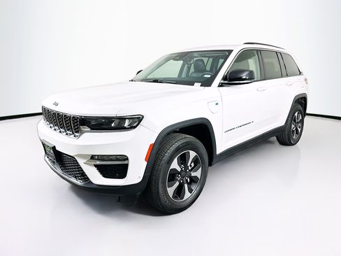 Used 2023 Jeep Grand Cherokee 4WD 4xe w/ Luxury Tech Group II image 3