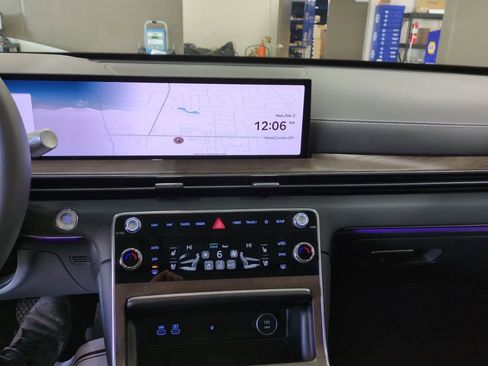 Used 2025 Genesis GV80 2.5T Advanced image 12