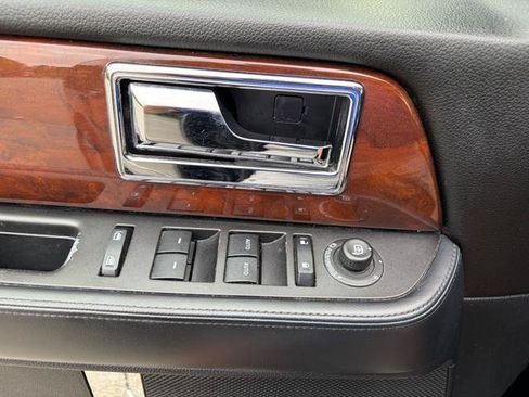 Used 2016 Lincoln Navigator Select AWD/4WD image 32