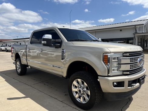Used 2017 Ford F250 Platinum w/ Platinum Ultimate Package image 2