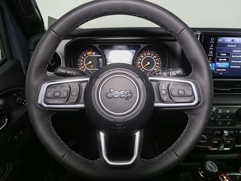 Used 2026 Jeep Wrangler Unlimited Sahara AWD/4WD image 29
