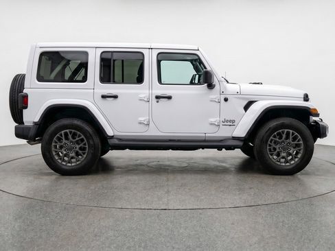 Used 2025 Jeep Wrangler Sahara image 8