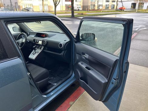 Used 2010 Scion xB image 9