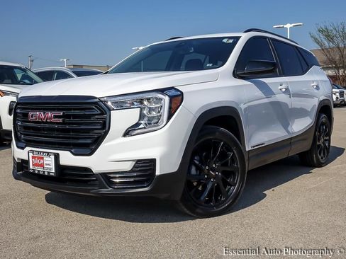 Used 2024 GMC Terrain SLE w/ Elevation Edition FWD image 2