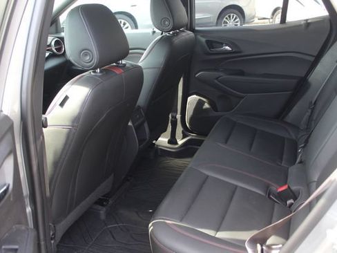 Used 2025 Chevrolet Trax RS w/ Driver Confidence Package FWD image 19