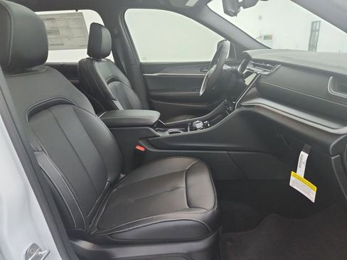 New 2025 Jeep Grand Cherokee L Limited w/ Luxury Tech Group II image 35