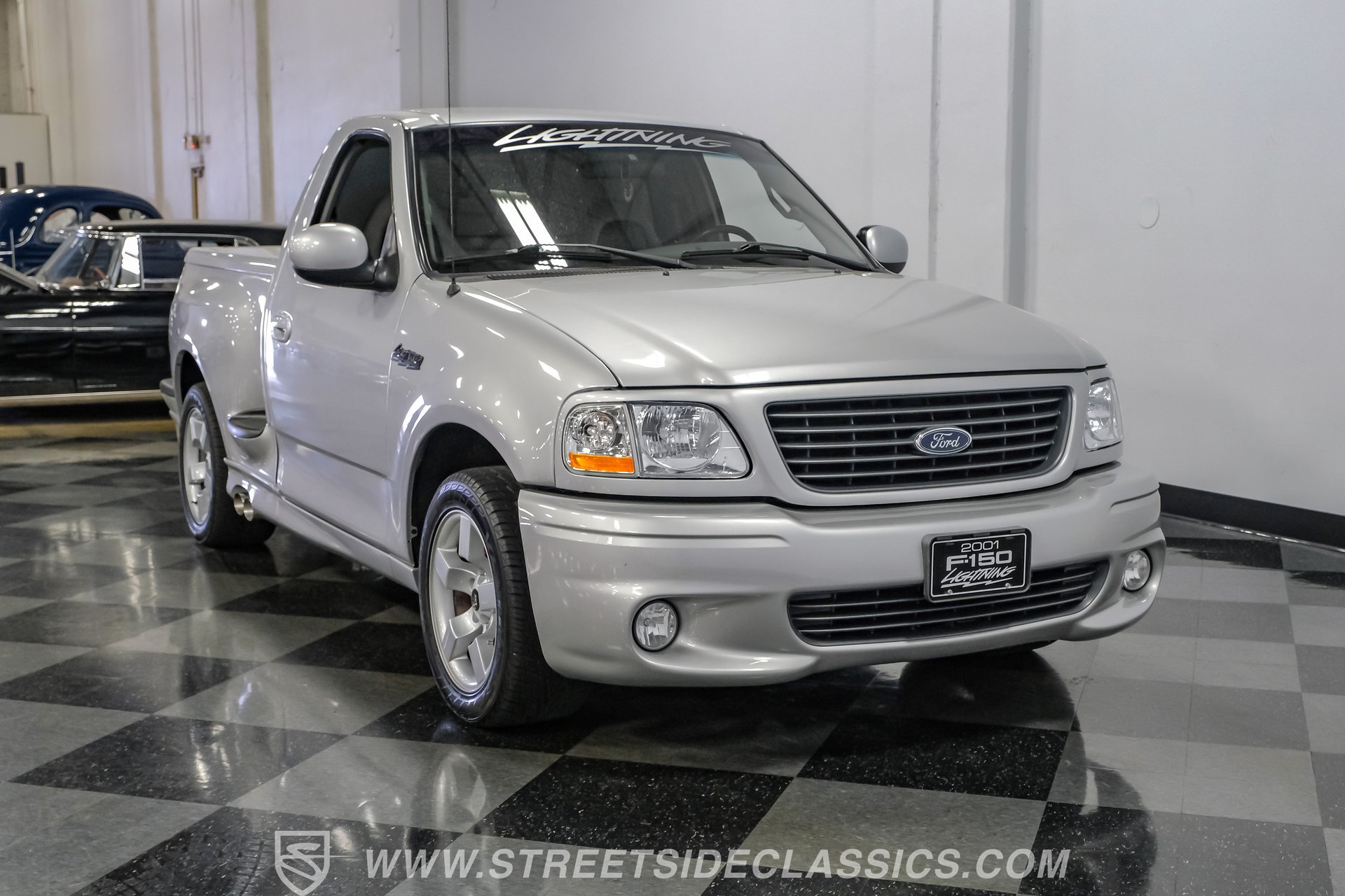 Used 2001 Ford F150 Lightning RWD image 17
