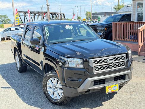 Used 2022 Nissan Frontier SV w/ Technology Package AWD/4WD image 2