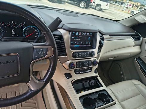 Used 2019 GMC Yukon XL Denali w/ Open Road Package RWD image 7