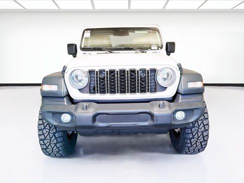 Used 2025 Jeep Wrangler Unlimited Sport AWD/4WD image 2