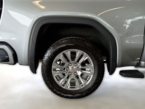 Used 2025 GMC Sierra 1500 Denali w/ Technology Package AWD/4WD image 12