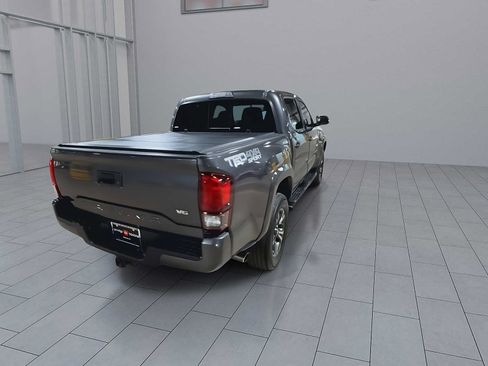 Used 2018 Toyota Tacoma TRD Sport w/ Exterior Package AWD/4WD image 8