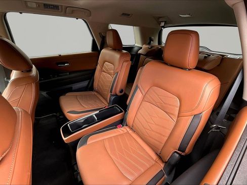 Used 2025 Nissan Pathfinder Platinum image 23