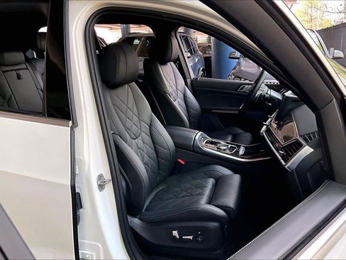 Used 2024 BMW X5 sDrive40i w/ Premium Package image 8