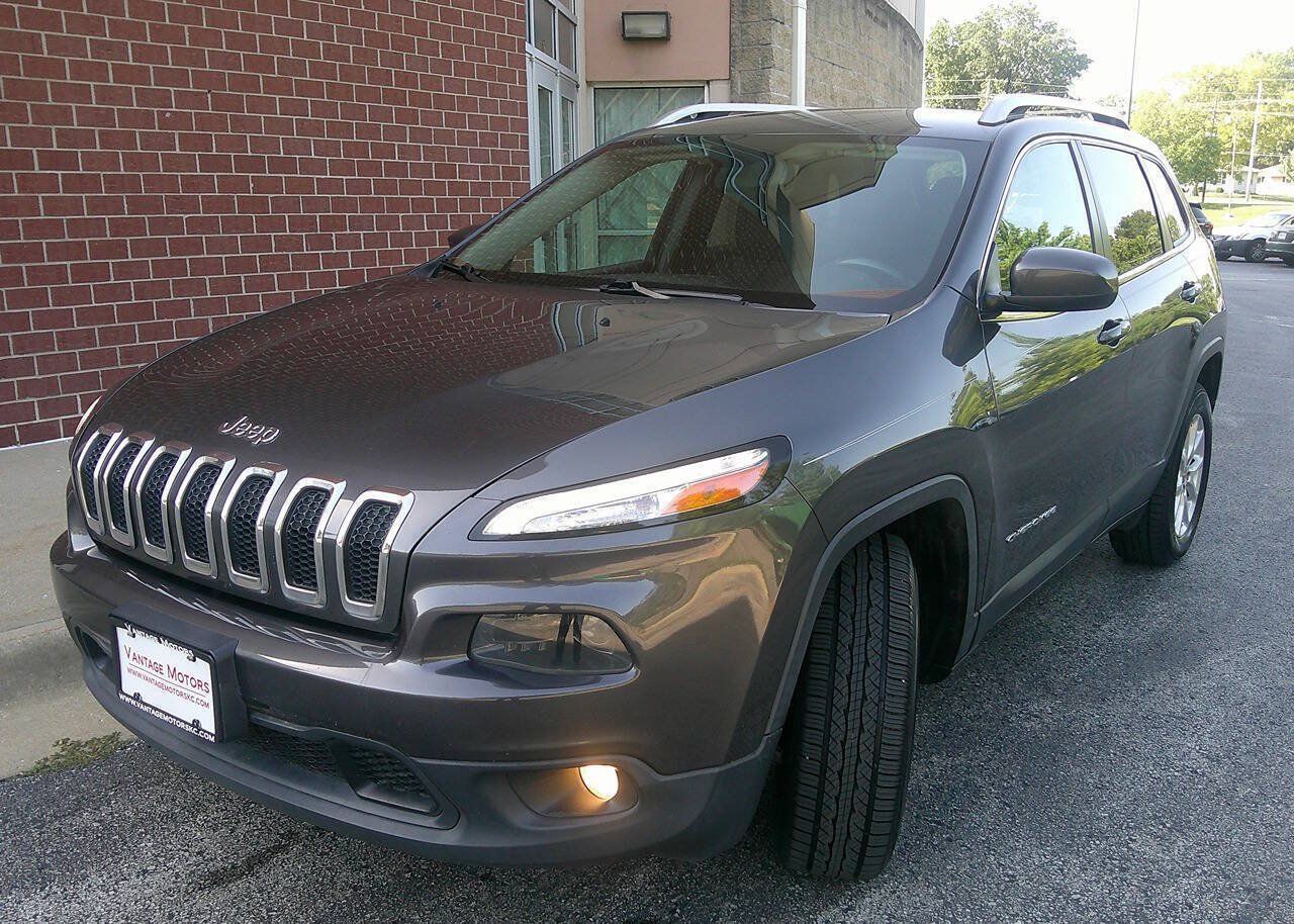 Used 2016 Jeep Cherokee Latitude w/ Cold Weather Group AWD/4WD image 2