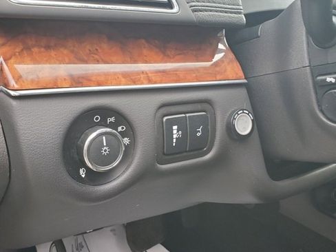 Used 2019 Lincoln MKT AWD image 20