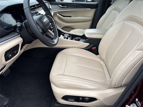 Certified 2024 Jeep Grand Cherokee Limited image 19