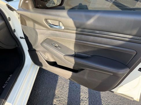 Used 2020 Nissan Altima 2.5 SR w/ Premium Package image 44
