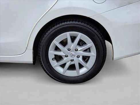 Used 2014 Toyota Prius V Two FWD image 9