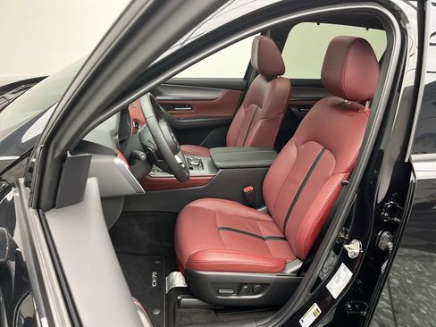 Certified 2025 MAZDA CX-70 Plug-In Hybrid w/ Premium Plus image 11