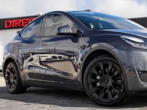 Used 2023 Tesla Model Y Long Range AWD/4WD image 2