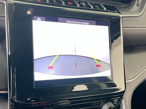 Used 2023 Jeep Grand Cherokee Laredo image 13