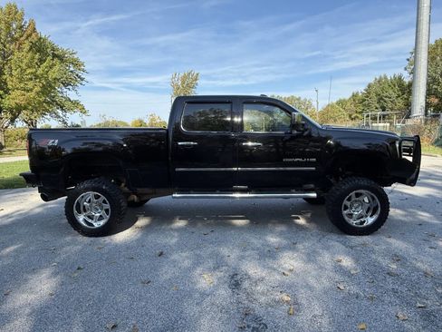 Used 2011 GMC Sierra 2500 Denali w/ Suspension Package, Off-Road image 8