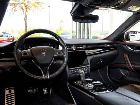 Used 2022 Maserati Quattroporte Modena RWD image 24