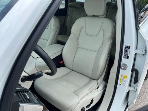 Used 2019 Volvo XC90 T6 Momentum w/ Advanced Package AWD/4WD image 12