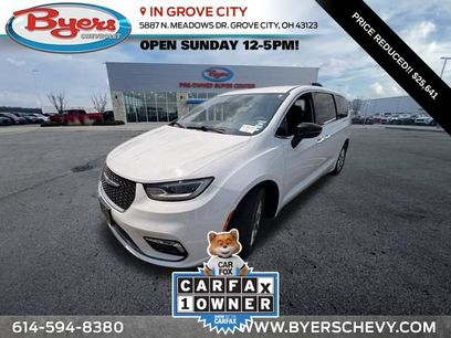 Used 2025 Chrysler Pacifica Select