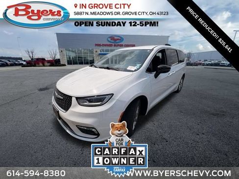 Used 2025 Chrysler Pacifica Select FWD image 1