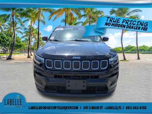 Used 2022 Jeep Compass Latitude w/ Sun and Sound Group AWD/4WD image 9