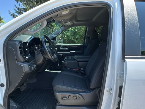 Used 2025 Chevrolet Silverado 2500 LT w/ Convenience Package AWD/4WD image 15