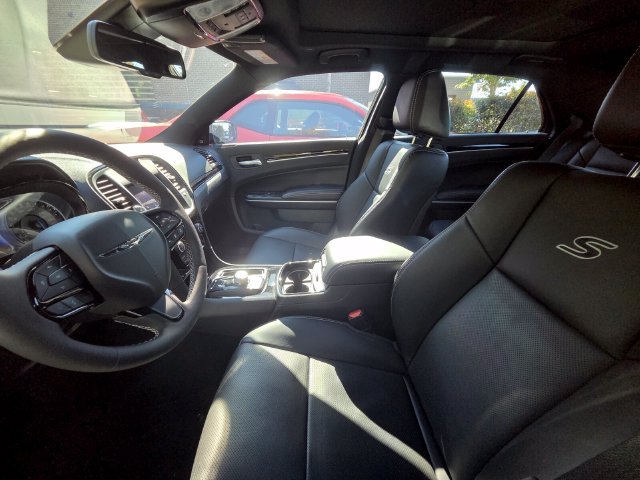 Used 2023 Chrysler 300 S w/ Comfort Group RWD image 5