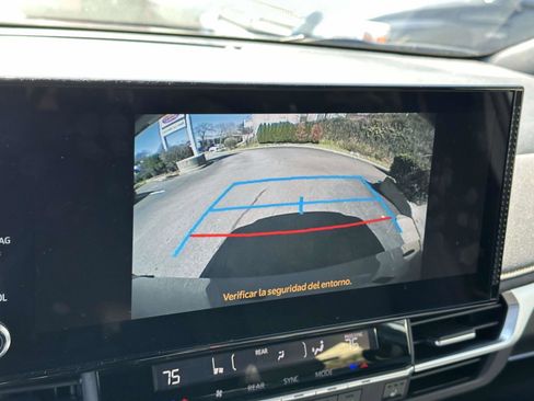 Used 2025 Toyota Sienna XLE Woodland Edition image 27