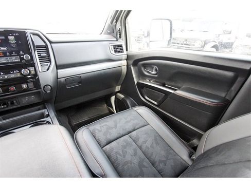 Used 2024 Nissan Titan PRO-4X image 9