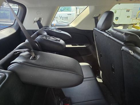 Used 2024 Nissan Pathfinder SL w/ Black Appearance Package FWD image 7