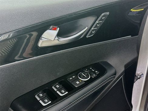 Used 2016 Kia Sorento SX image 21
